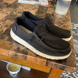 Black Speckled Hey Dude’s size 8